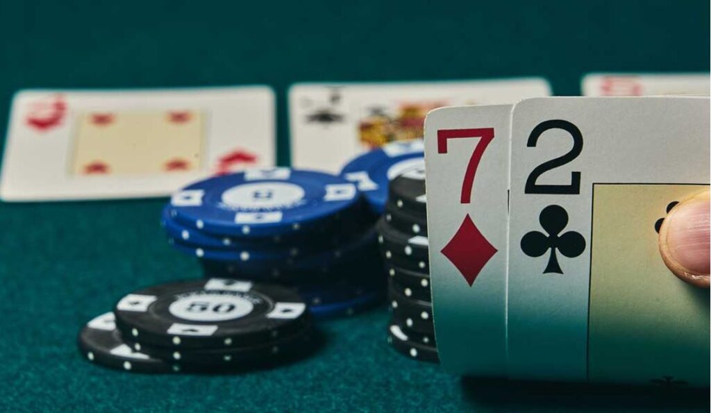 Semi-bluff trong Poker là gì